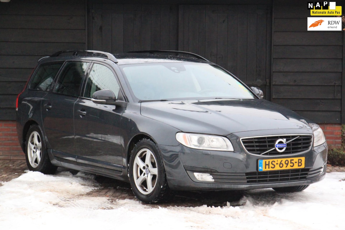 Volvo V70 - 2.0 D4 Dynamic Edition Xenon/Leer/Navigatie/Parkeersensor - AutoWereld.nl
