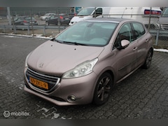 Peugeot 208 - 1.6 VTi Allure