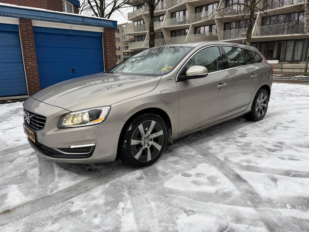 Volvo V60 - 2.4 D6 AWD Plug-In Hybrid Summum Leder Cruise - AutoWereld.nl