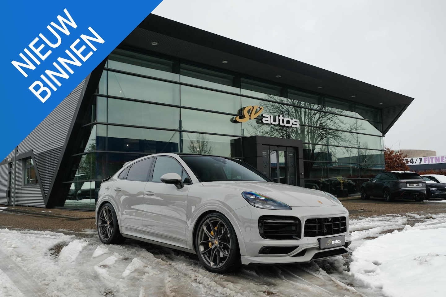 Porsche Cayenne Coupé - 3.0 E-Hybrid 462PK Krijtgrijs SportDesign Luchtvering Lightweight Package Carbon Dak 4-wie - AutoWereld.nl