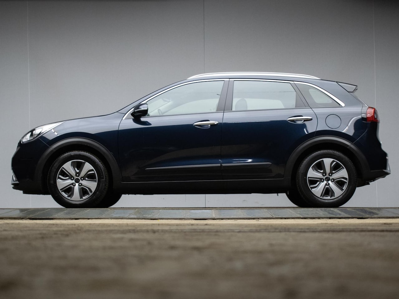 Kia Niro - 1.6 GDi Hybrid DynamicLine Sport (NAVI,CAMERA,CRUISE,LANE ASSIST,LEDER,LED,SPORTSTOELEN,LM - AutoWereld.nl