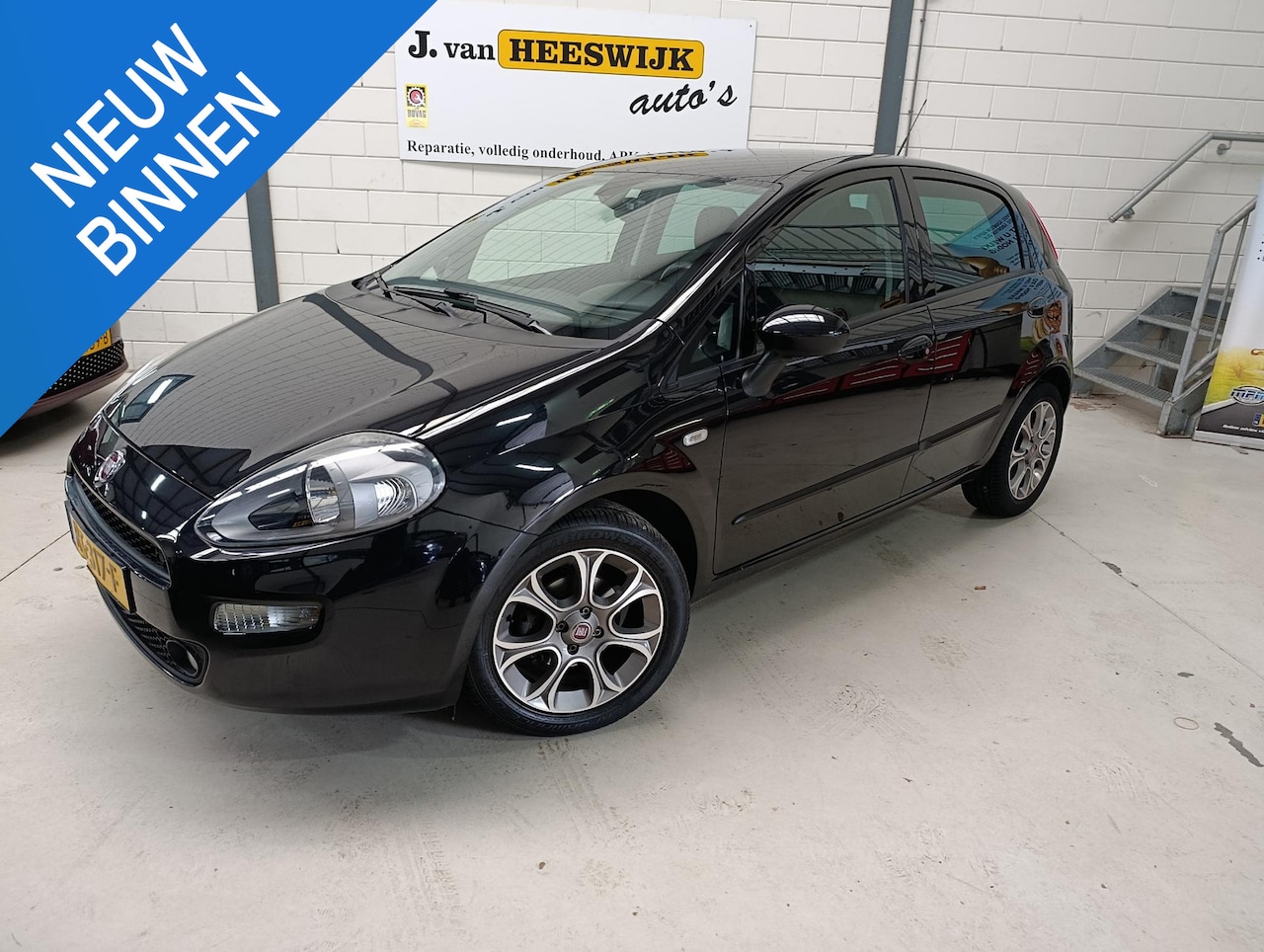 Fiat Punto Evo - 0.9 TwinAir Sempre Airco automatisch| Navigatie | Lichtmetalen velgen | Parkeer sensoren - AutoWereld.nl