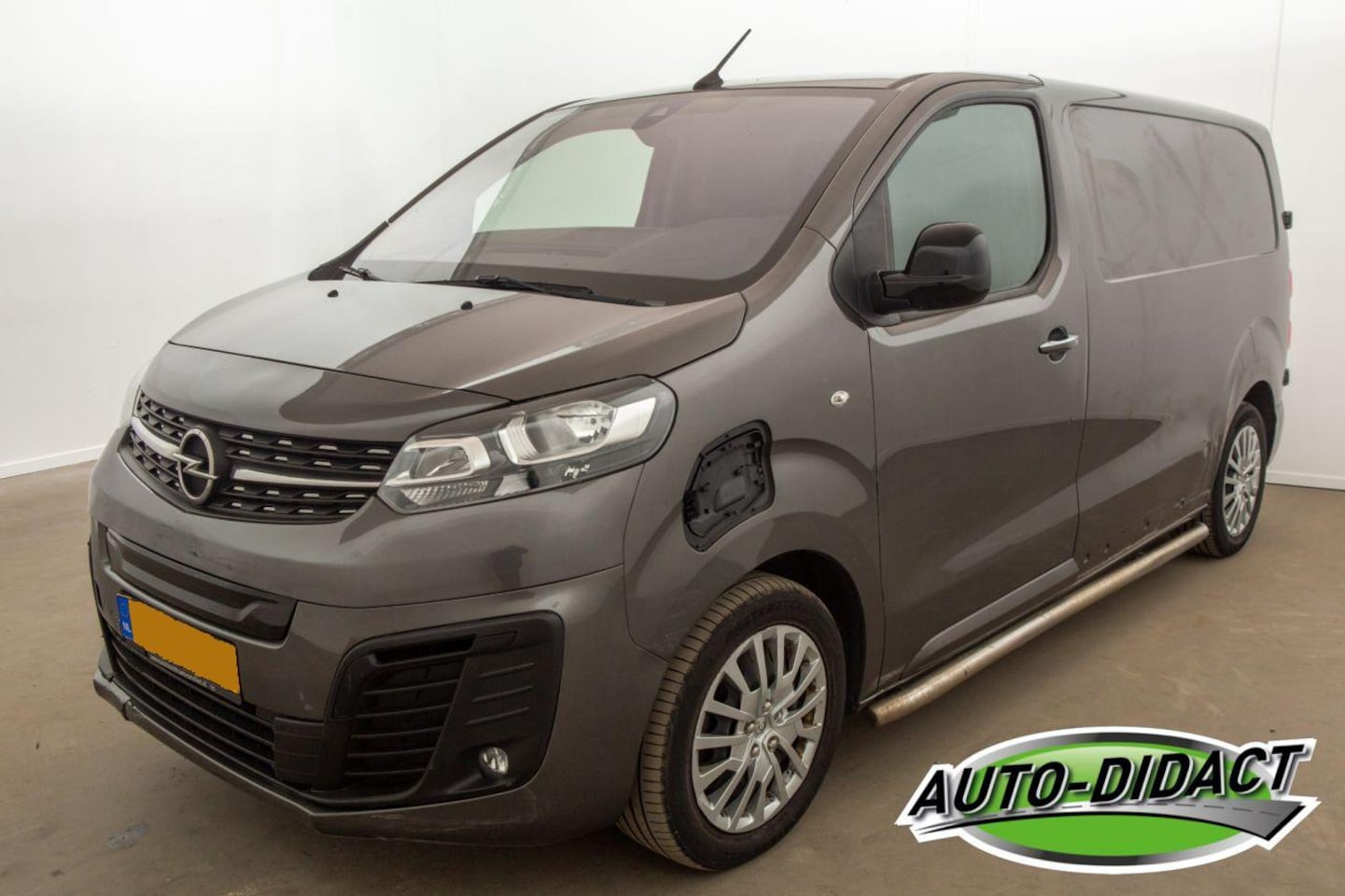 Opel Vivaro-e - 87.280 KM 75 kWh L2H1 Innovation - AutoWereld.nl