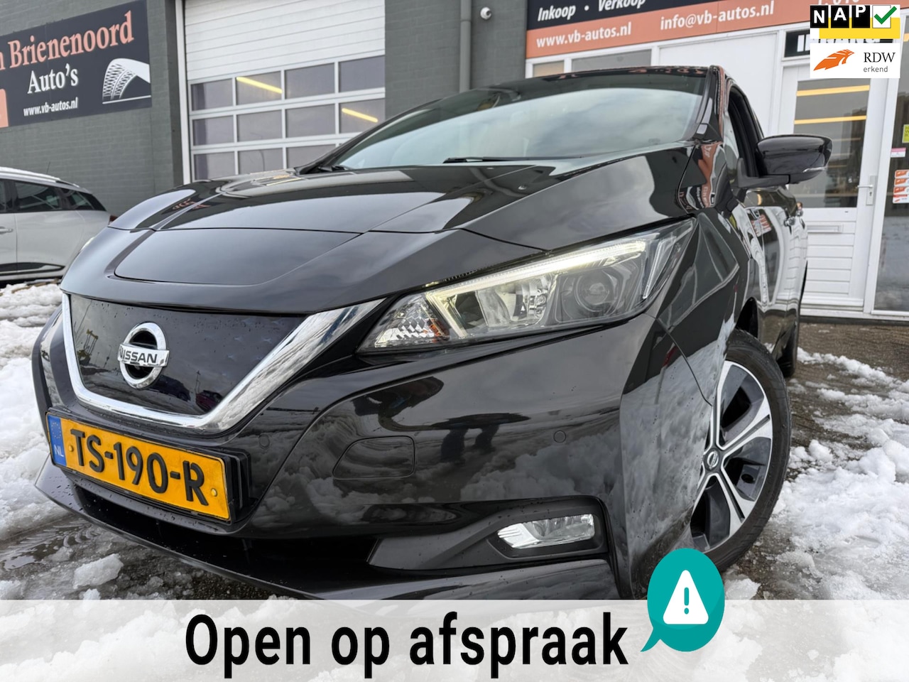Nissan LEAF - 2.ZERO EDITION 40 kWh met parkeercamera en navigatie en bluetooth - AutoWereld.nl