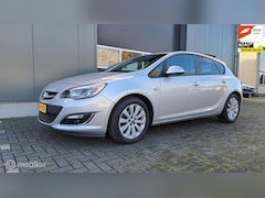 Opel Astra - 1.4 Turbo Business +