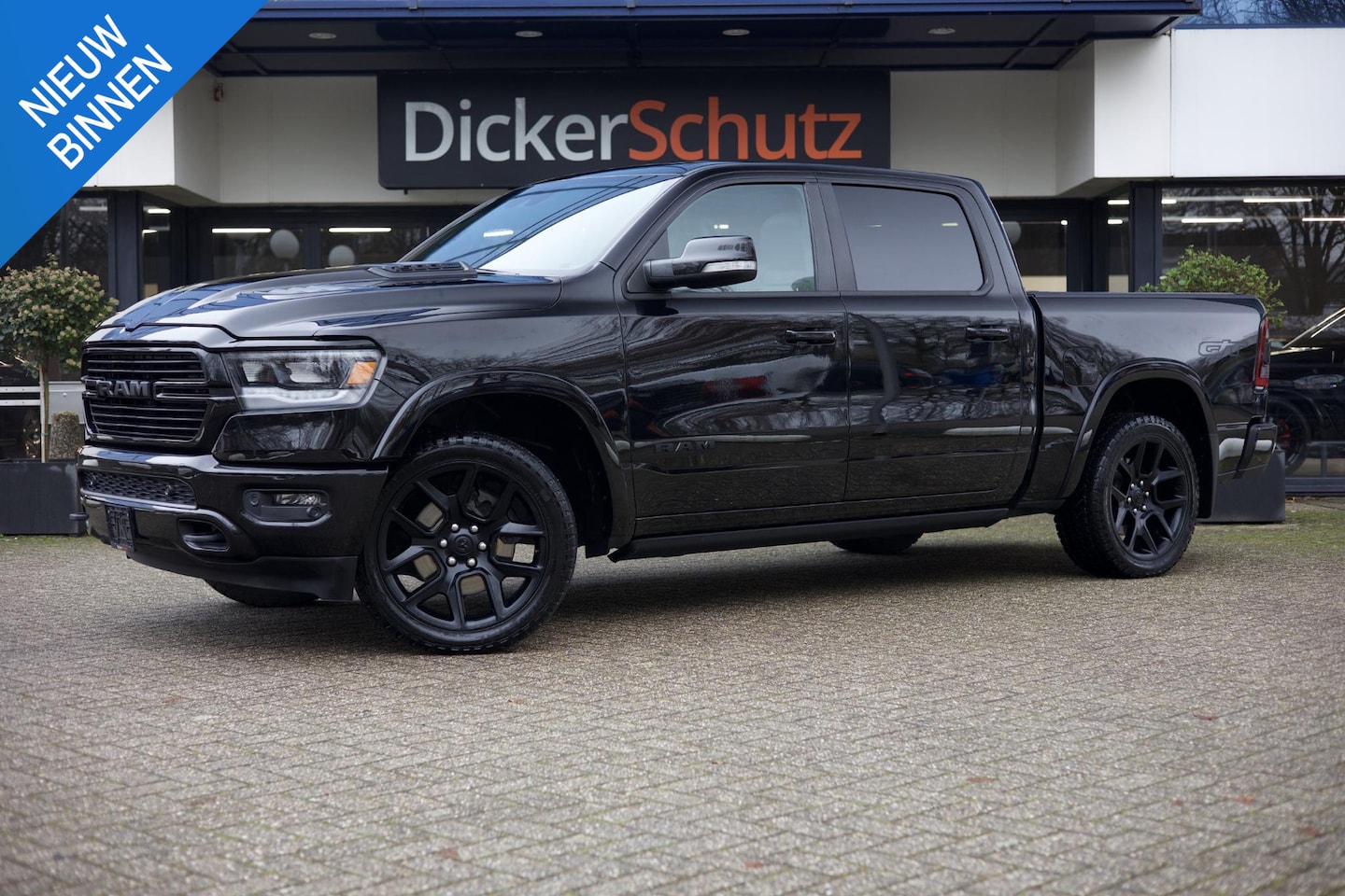 Dodge Ram 1500 - 5.7 V8 4x4 Crew Cab Laramie G/T Pano | Luchtvering - AutoWereld.nl