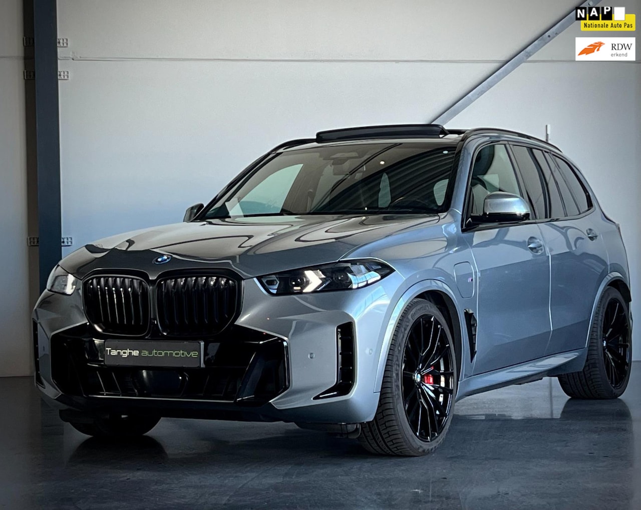 BMW X5 - xDrive50e XDrive50e,M-Sport Pro,Panodak,Trekhaak,Stoelkoeling,Massage,Comfstoelen - AutoWereld.nl