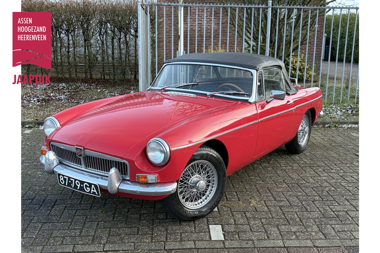 MG B type - Roadster TARTAN RED BJR 1963 94 PK LINKS GESTUURD! | Wire Wheels | PULL-HANDLE DEUREN | LU - AutoWereld.nl