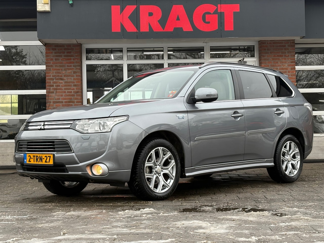 Mitsubishi Outlander - Instyle 2.0 PHEV - Leder - Xenon - trekhaak - APK 12-2026 - AutoWereld.nl