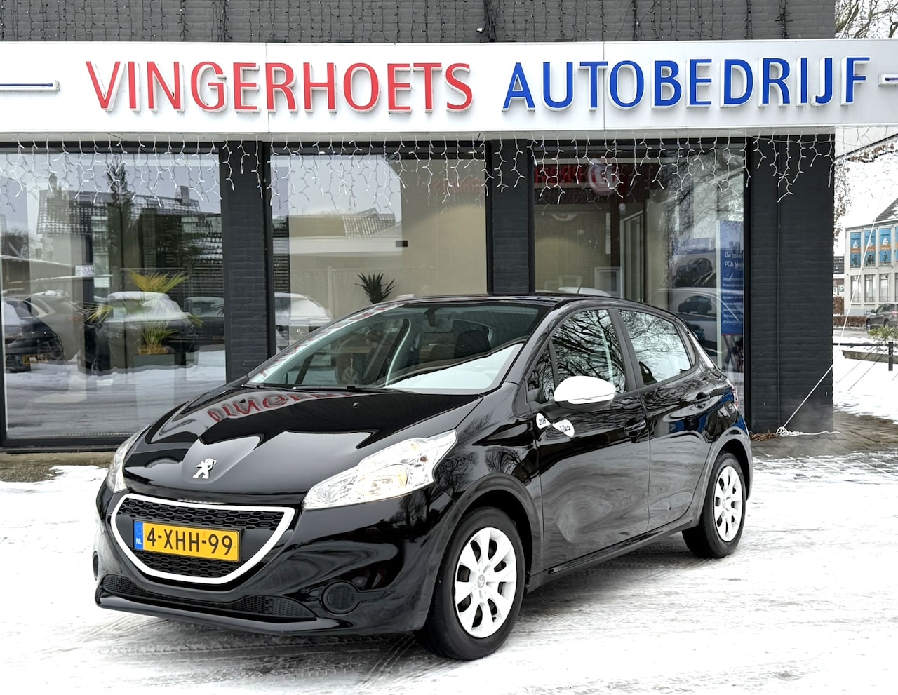 Peugeot 208 - Benzine 5-Deurs Zwart * Airco * Cruise Control * KM Autopas * Achterspoiler * Stuurbekrach - AutoWereld.nl