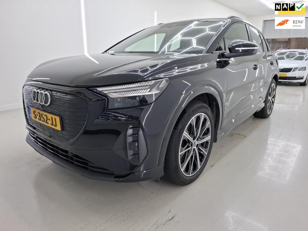 Audi Q4 e-tron - 40 Advanced edition 77 kWh | SOH 97% | Warmtepomp | Leder | Black Pakket | Trekhaak | Stoe - AutoWereld.nl