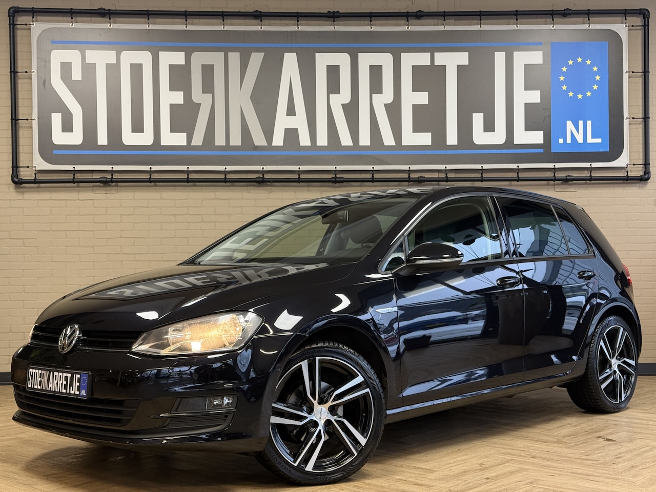 Volkswagen Golf - 1.2 TSI Cup Navi | Stoelverwarming | 17" | PDC V+A | Led achter | Cruise control | - AutoWereld.nl