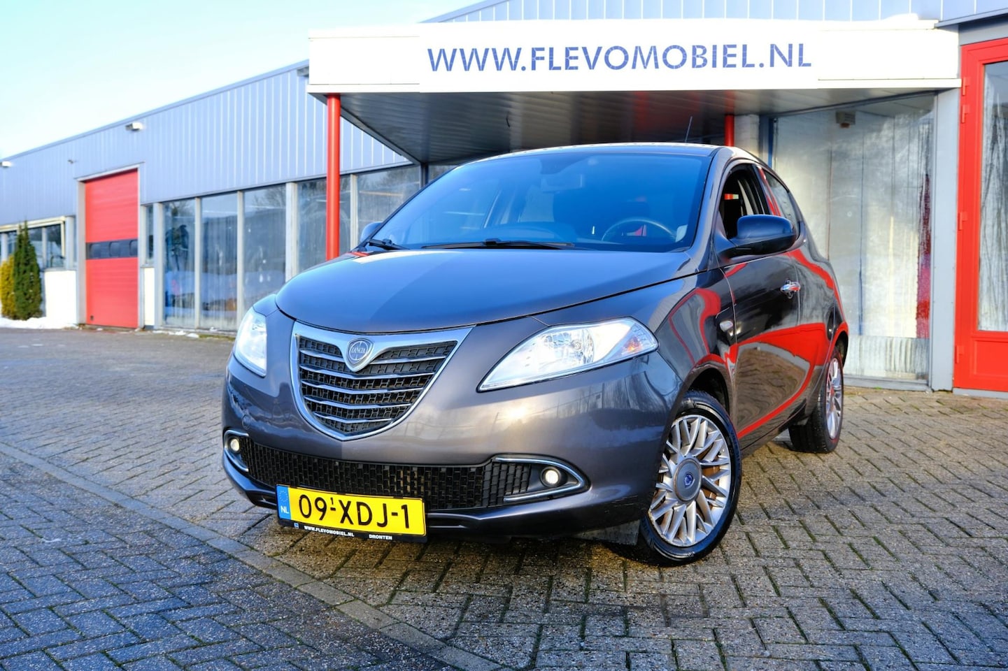 Lancia Y(psilon) - Ypsilon 0.9 TwinAir Platinum 5-drs Airco|LMV|Cruise - AutoWereld.nl