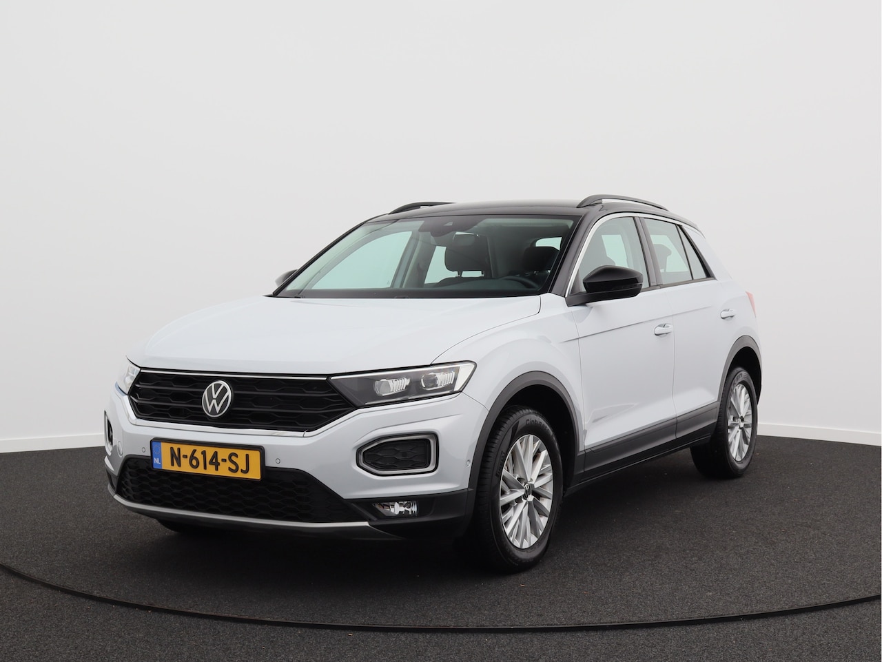 Volkswagen T-Roc - 1.0 TSI Style/ lage km/ trekhaak/ zeer mooi! - AutoWereld.nl