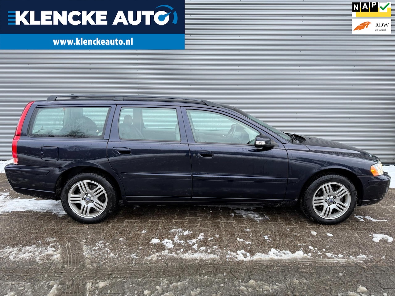 Volvo V70 - 2.4 Edition 5-cilinder 140PK AUTOMAAT Xenon Leer Stoelverwarming TrekhaakKEURIGE STAAT - AutoWereld.nl