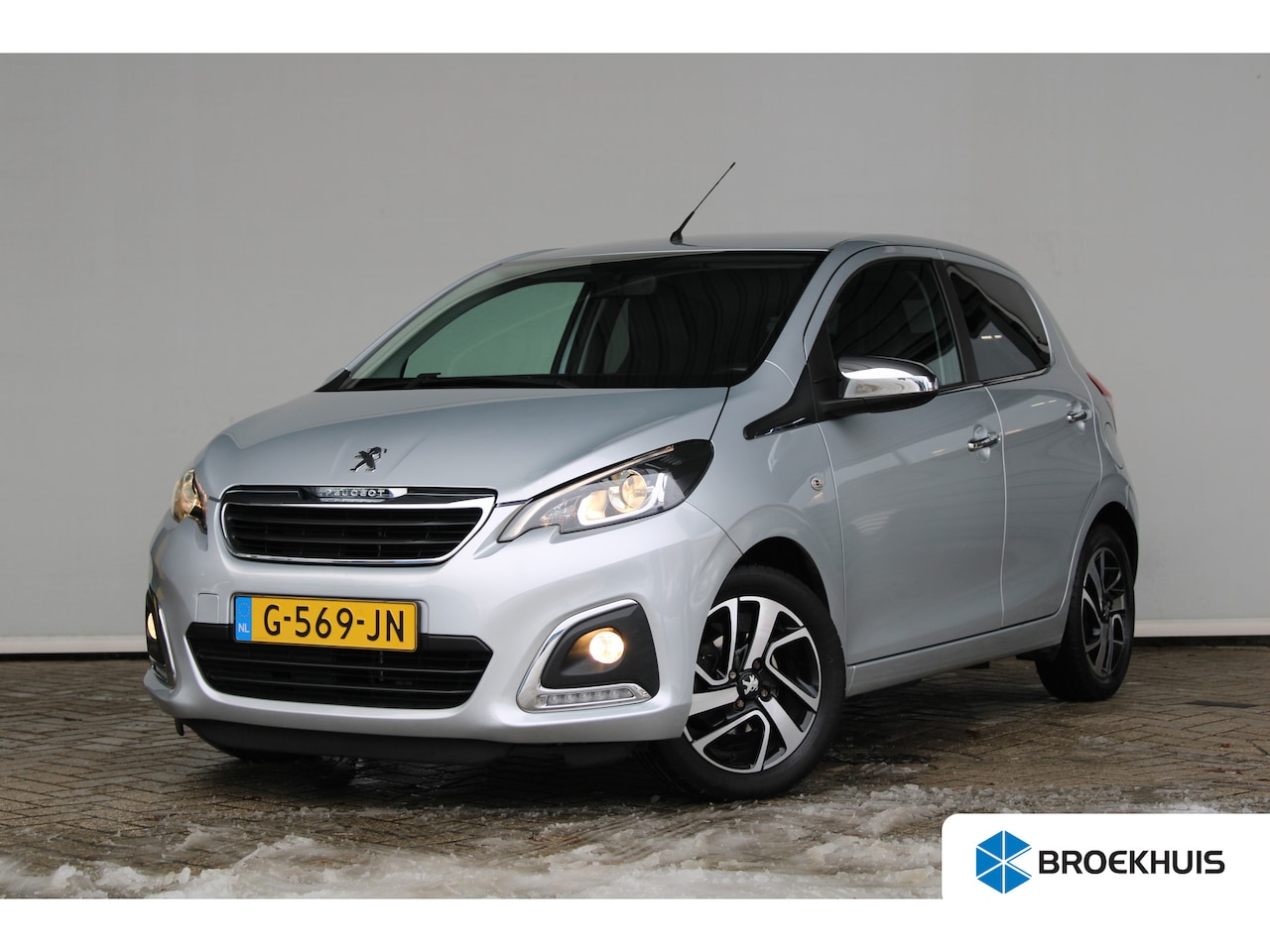 Peugeot 108 - 1.0 e-VTi Allure | Navigatie | Achteruitrijcamera | Climate control | 15" Lichtmetalen vel - AutoWereld.nl