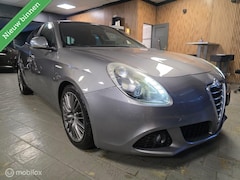 Alfa Romeo Giulietta - 2.0 JTDm Distinctive Pano