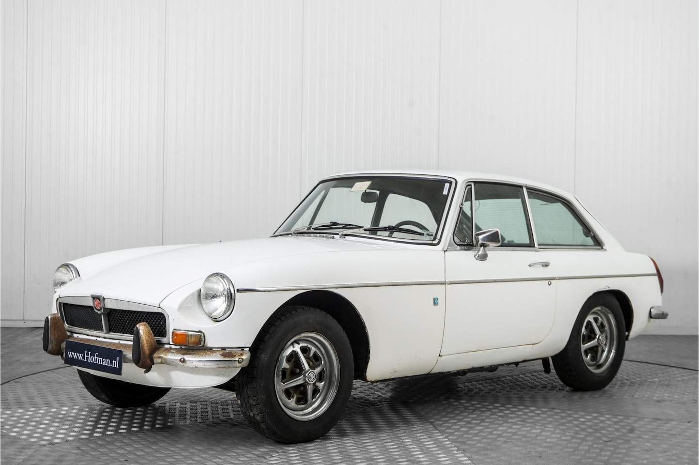 MG B type - GT MGBGT 1972 model, stalen dashbord, overdrive. . - AutoWereld.nl