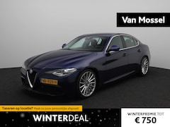 Alfa Romeo Giulia - 2.0T 200pk Aut. Super | Leder | Navigatie | Parkeersensoren | Sport pack