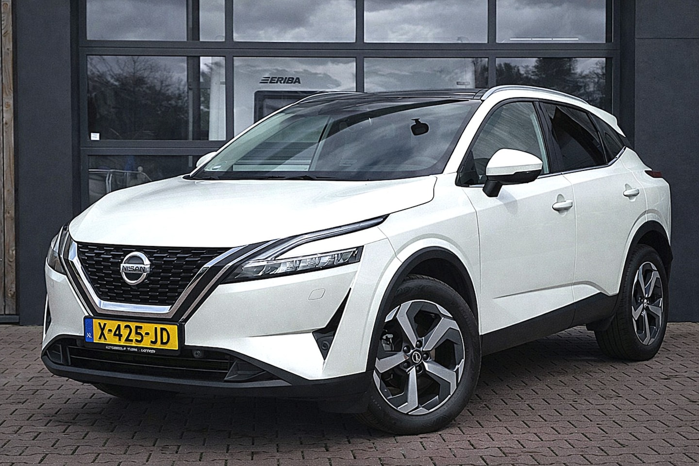 Nissan Qashqai - 1.3 MHEV Xtronic Premiere Edition | Pano | Trekhaak | Camera | Stoelverwarming | All-seaso - AutoWereld.nl