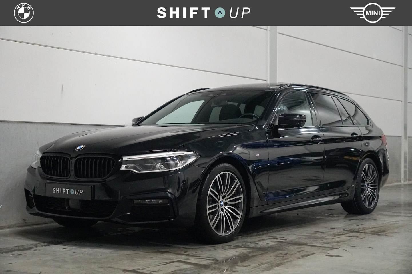 BMW 5-serie Touring - 520i M-Sport | Panoramadak | Stoelventilatie | Head Up - AutoWereld.nl