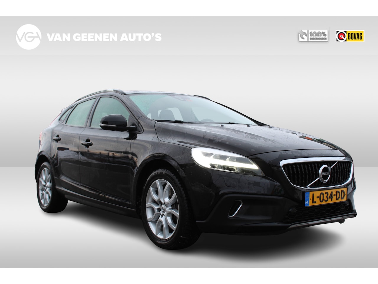Volvo V40 Cross Country - 2.0 T3 153Pk Summum | Camera | Trekhaak | Dealer onderhouden - AutoWereld.nl