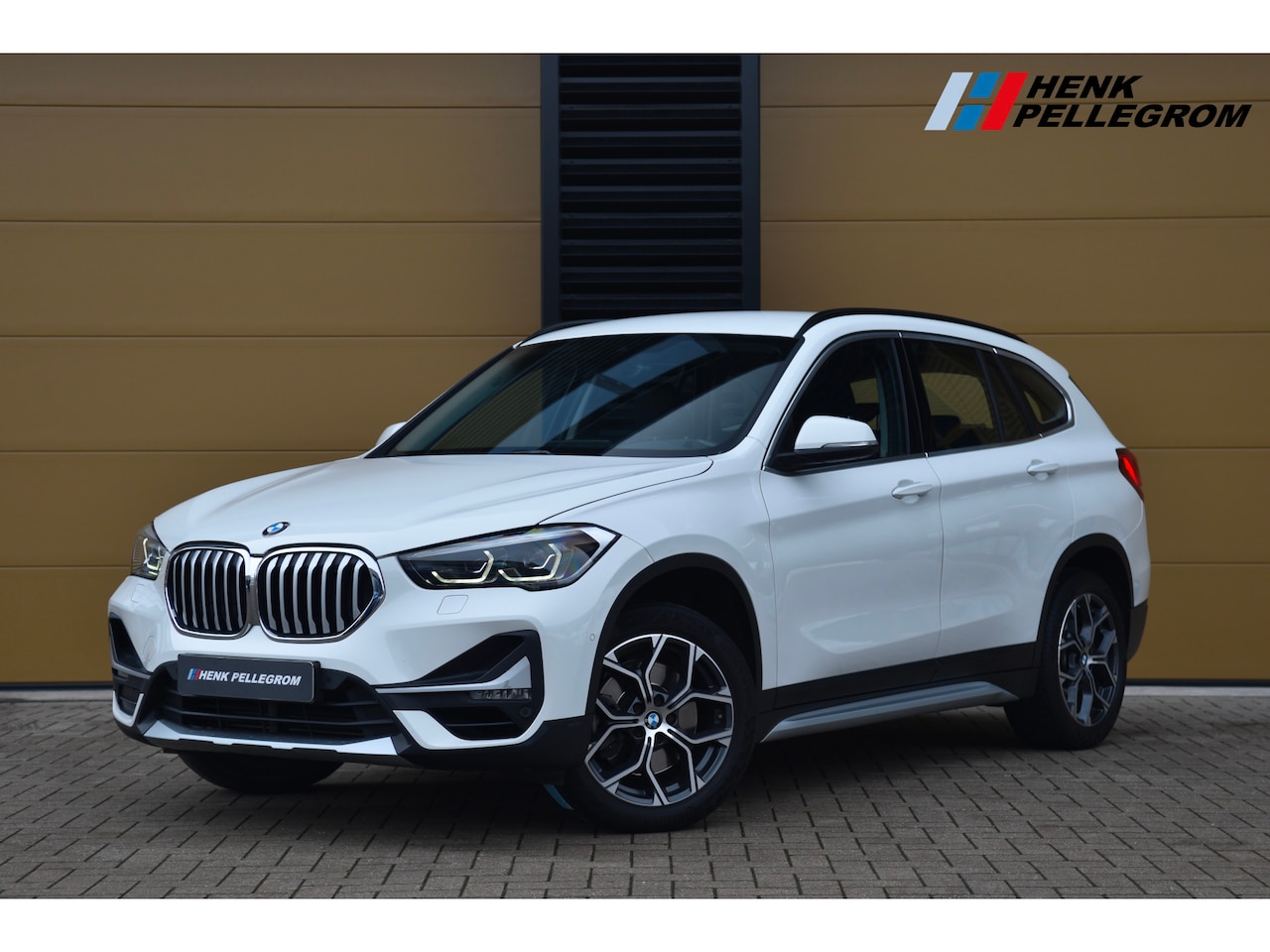 BMW X1 - sDrive20i Executive * Trekhaak * Face Lift  model * LED * Sportstoelen * - AutoWereld.nl