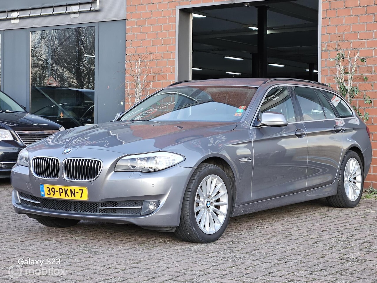 BMW 5-serie Touring - 523i High Executive leer clima navi - AutoWereld.nl