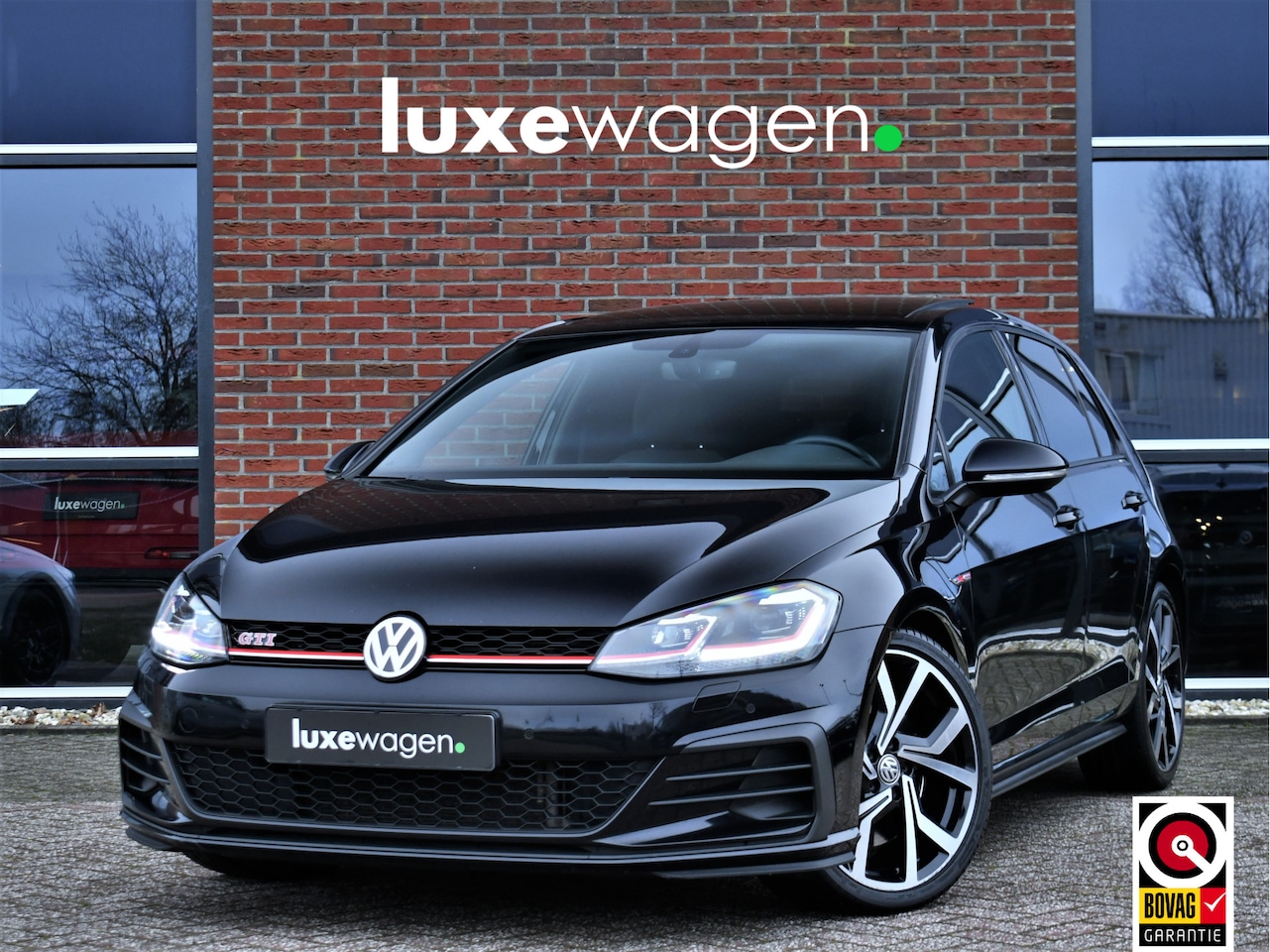 Volkswagen Golf - 2.0 TSI GTI Performance Pano ACC 19inch Keyless Alcantara - AutoWereld.nl