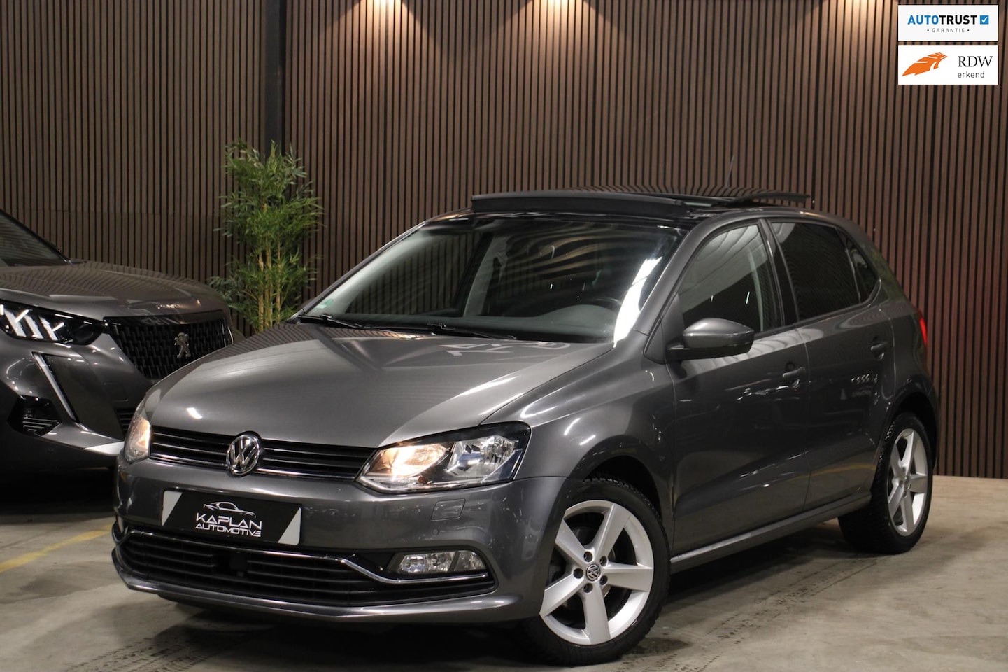 Volkswagen Polo - 1.2 TSI Highline Pano DSG Cruise Stoelverw Navi CarPlay PDC Climate - AutoWereld.nl