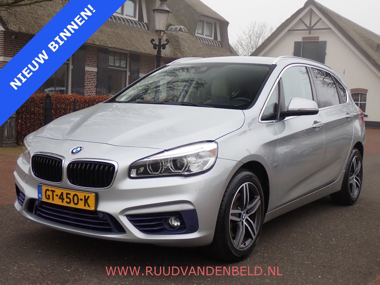 BMW 2-serie Active Tourer - 220i Sportline HEADUP/TREKHAAK/SPORTLEER/CAMERA - AutoWereld.nl