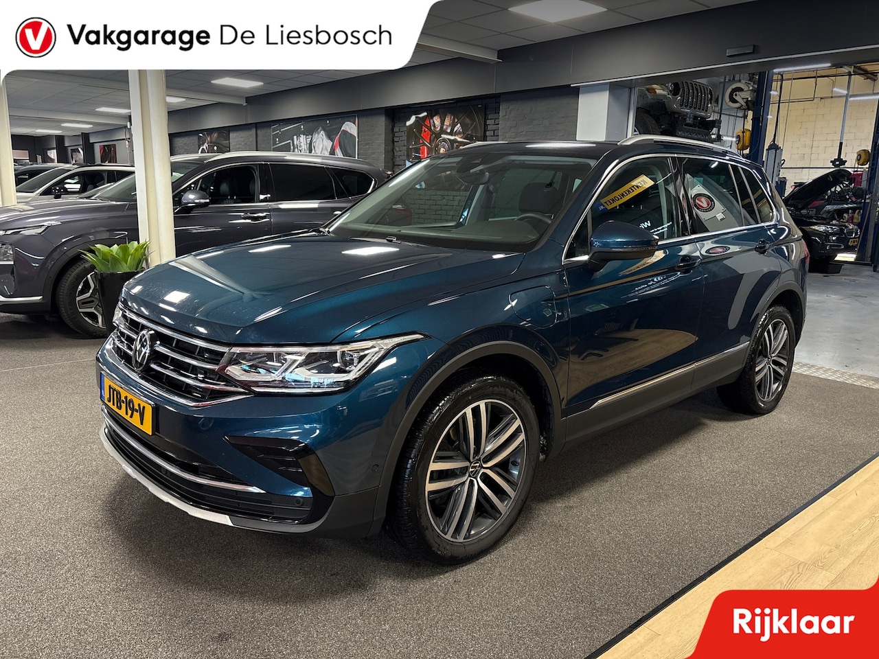Volkswagen Tiguan - 1.4 TSI eHybrid Business+ / stoel en stuurverwarming / panoramadak / navi / carplay / virt - AutoWereld.nl