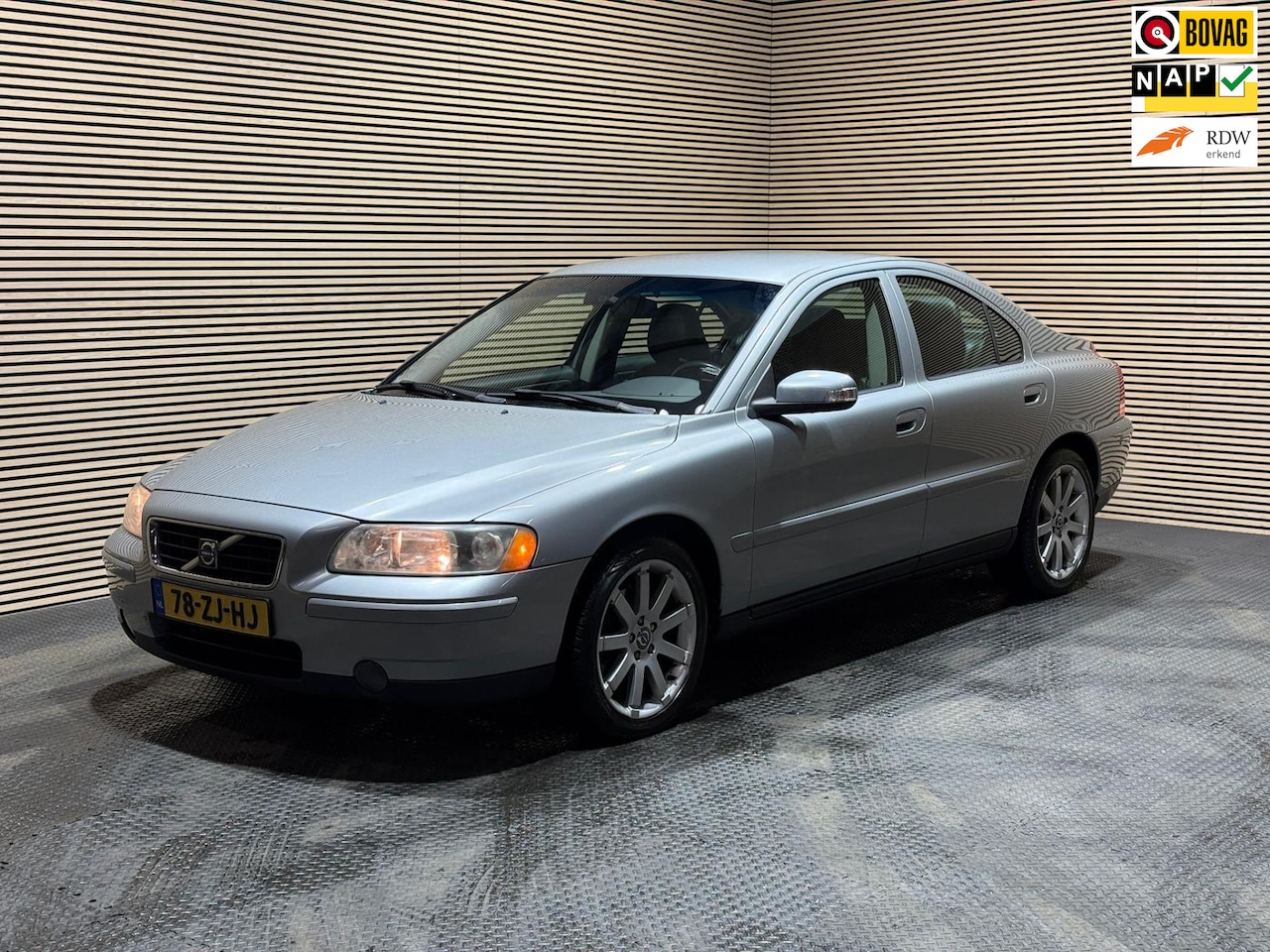 Volvo S60 - 2.4 | NAP | Airco | Cruise | Leder | Stoelverwarming - AutoWereld.nl