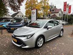Toyota Corolla - 1.8 HYBRID AUTOMAAT / CAMERA / CARPLAY / NAVI / LM-VELGEN