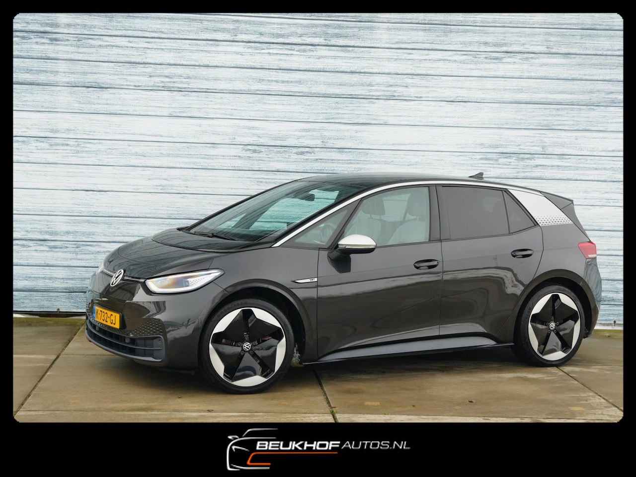 Volkswagen ID.3 - First Max 58 kWh Pano Trekhaak Camera Soh94% - AutoWereld.nl