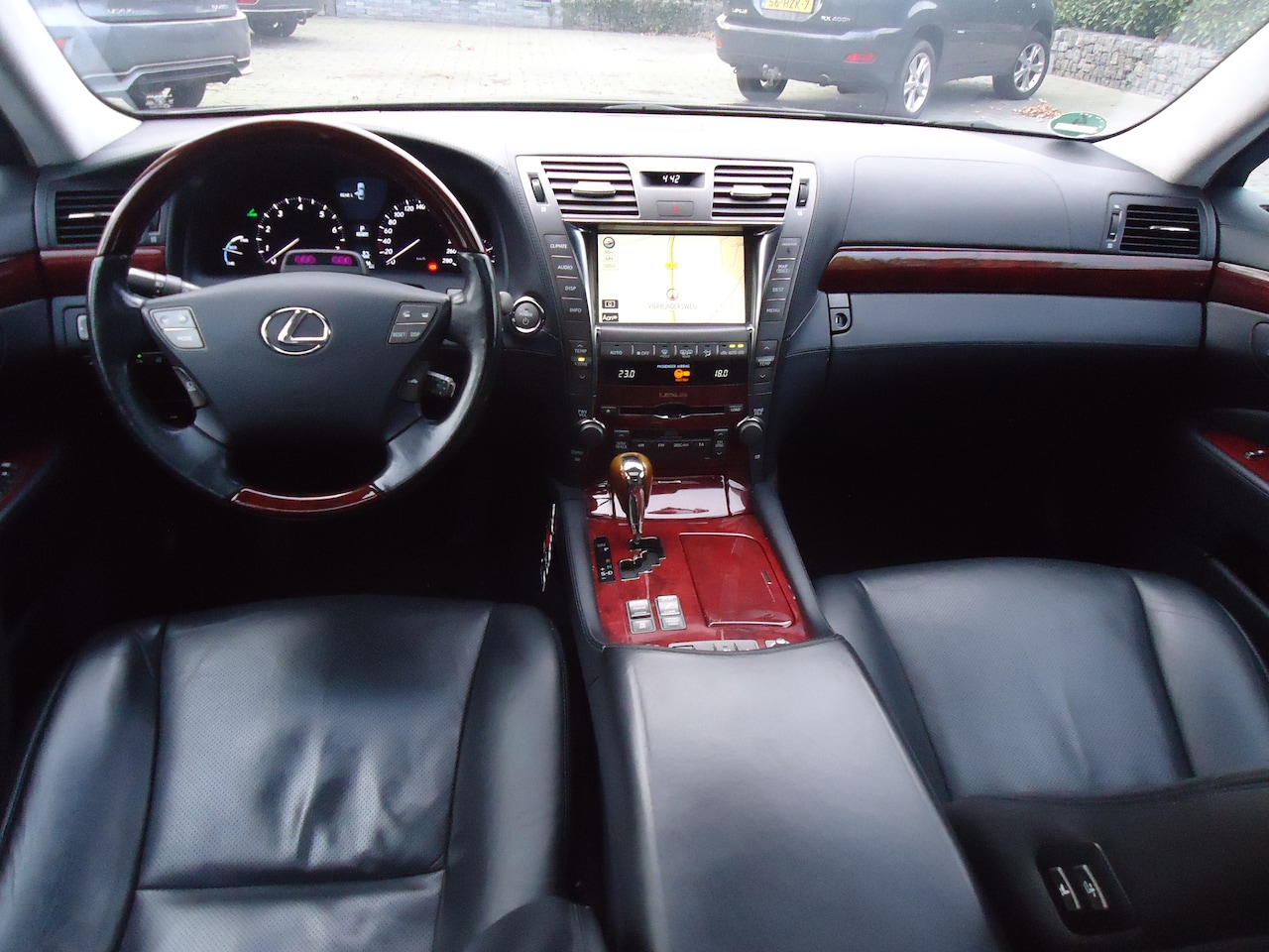 Lexus LS - 600h President de meest volle uitvoering