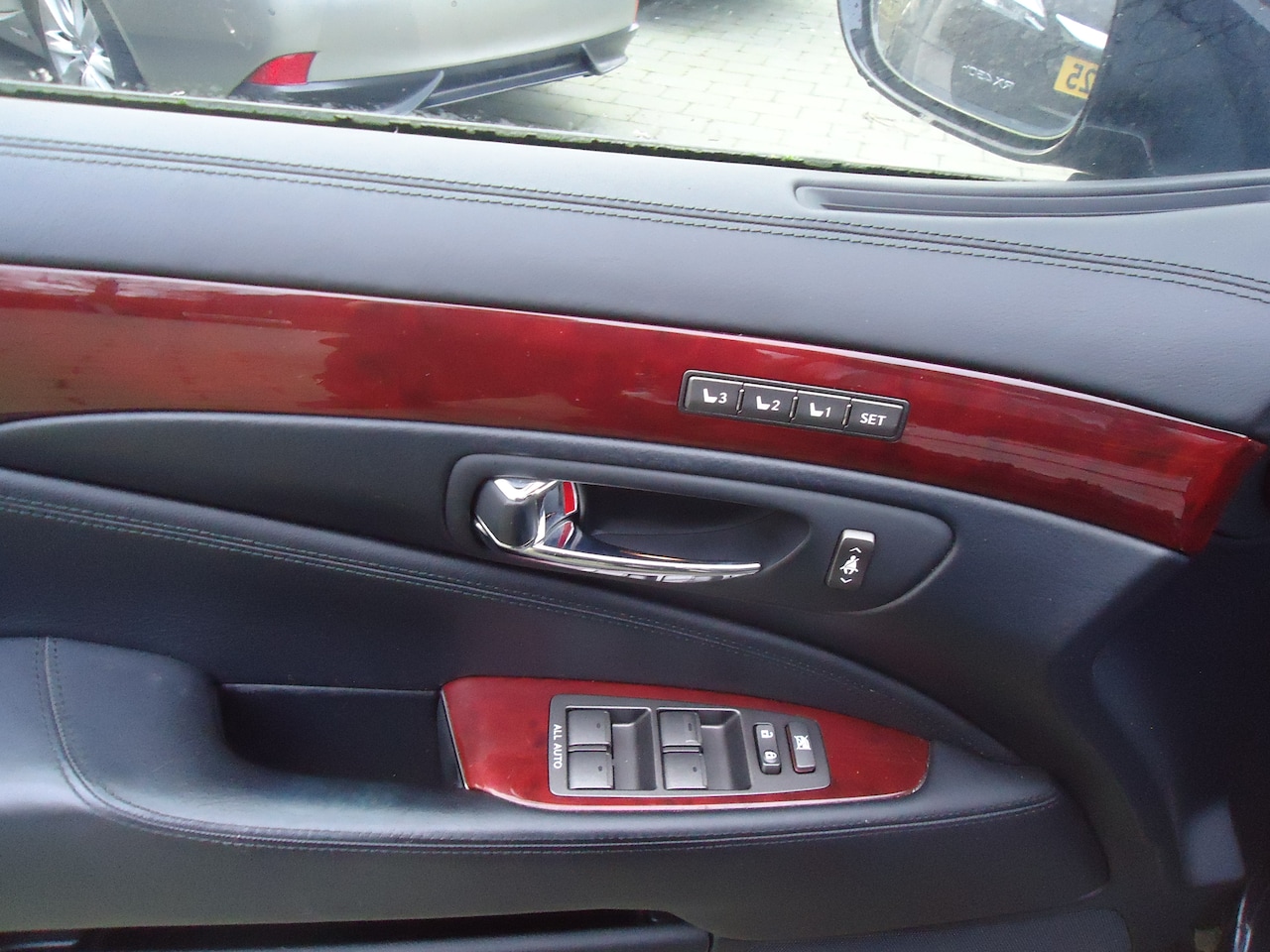 Lexus LS - 600h President de meest volle uitvoering