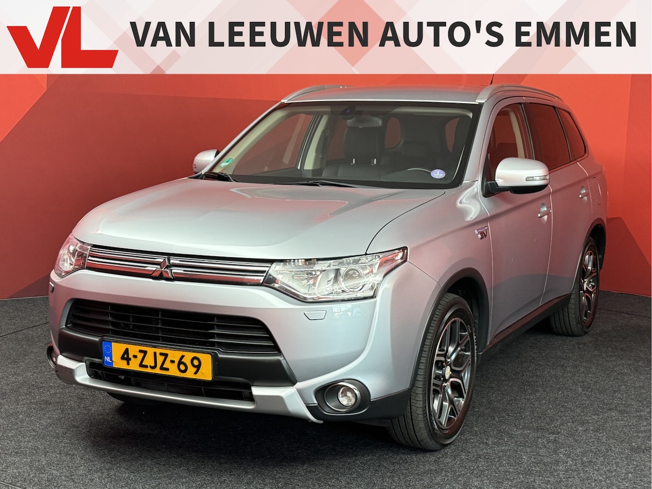 Mitsubishi Outlander - 2.0 PHEV Executive Edition X-Line | Cruise control | Electronic climate controle | Trekhaa - AutoWereld.nl
