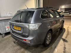 Mitsubishi Outlander - 2.0 PHEV Instyle SCHUIFDAK LEDER TREKHAAK CAMERA