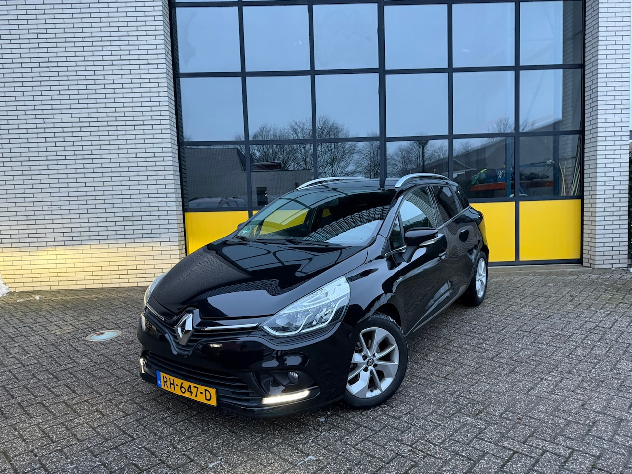 Renault Clio Estate - 90PK TCe Limited Full option - AutoWereld.nl