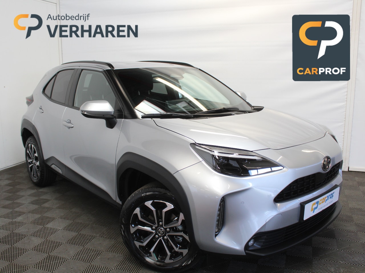 Toyota Yaris Cross - 1.5 Hybrid 115 Dynamic CAMERA | CARPLAY | ADAPCRUISE | LED | DAB | STOELVERW | LMV17 - AutoWereld.nl