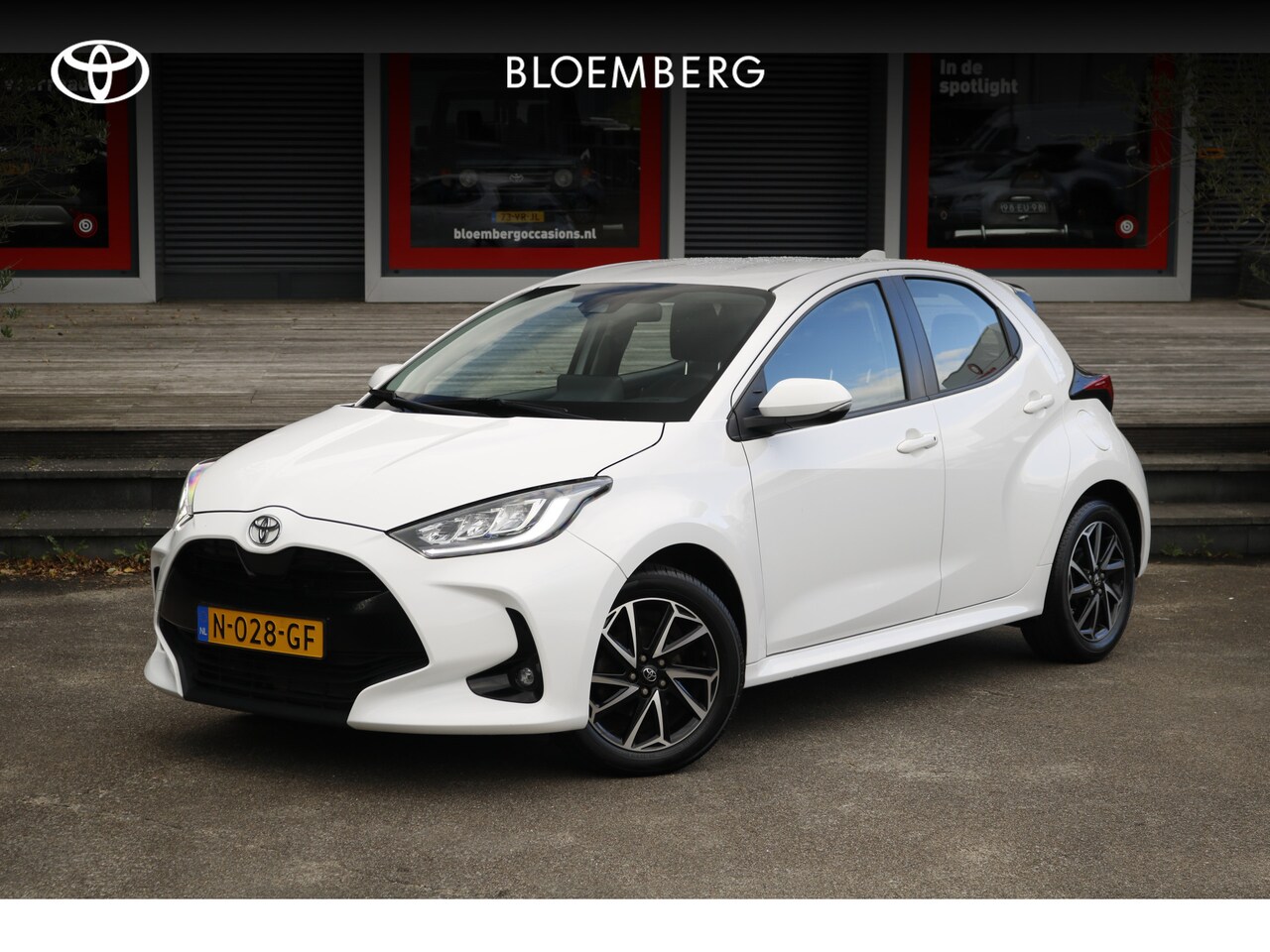Toyota Yaris - 1.5 VVT-i Dynamic | Afneembare trekhaak | Apple Carplay | Achteruitrijcamera | - AutoWereld.nl