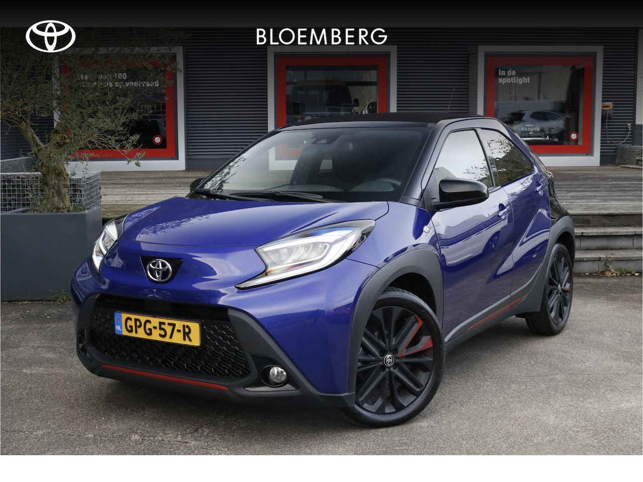 Toyota Aygo X - 1.0 VVT-i MT Premium | Elektrisch vouwdak | Stoelverwarming | LM velgen | Camera | Climate - AutoWereld.nl