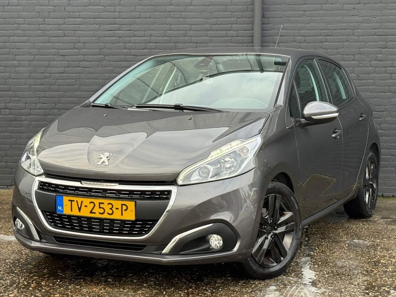 Peugeot 208 - 1.2 PureTech Signature NAVI | CARPLAY | PDC | AIRCO | NWE APK - AutoWereld.nl