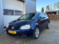 Volkswagen Golf - 1.4 Trendline lederen bekleding / stoelverwarming / airco / navigatie systeem