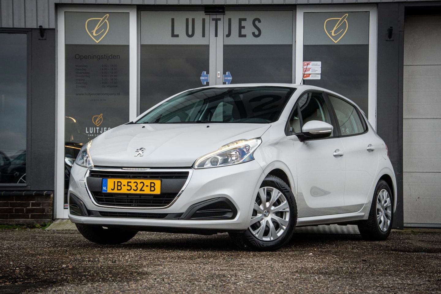 Peugeot 208 - 1.2 PureTech Active Automaat I NL-auto I Trekhaak I Navi I Climate/Cruise-controle - AutoWereld.nl