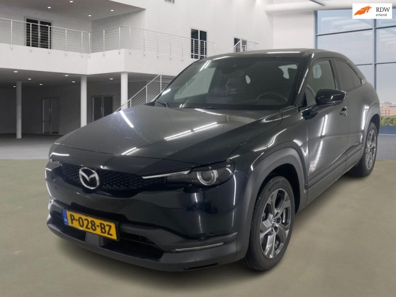 Mazda MX-30 - E-SkyActiv 145 Luxury 36 kWh | SOH ..% | Schuif-/kanteldak | 360 Camera | Bose Audio | Key - AutoWereld.nl