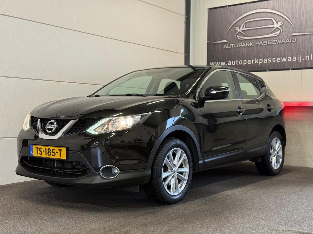 Nissan Qashqai - 1.2 Acenta Cruise Control, Parkeersensoren, Trekhaak, Airco, Elektrische Ramen, LED, All-S - AutoWereld.nl