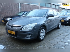 Hyundai i30 - 1.6i Dynamic
