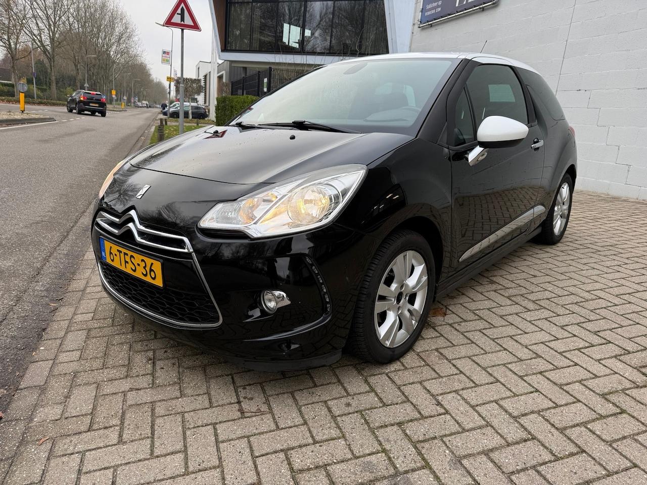 Citroën DS3 - 1.6 VTi So Chic AUT - AutoWereld.nl